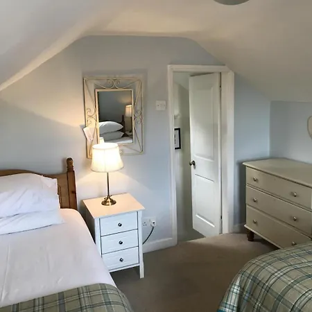 3 Bed In Whitby Oc-W957 *