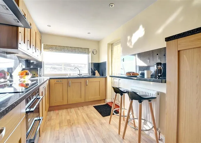 3 Bed In Whitby Oc-W957