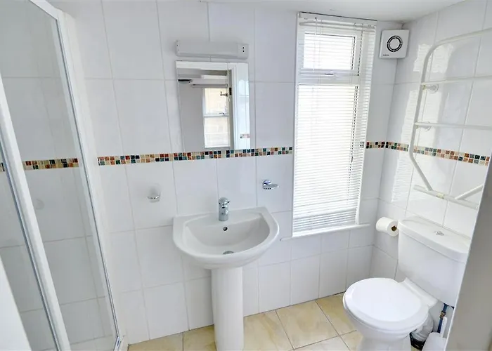 3 Bed In Whitby Oc-W957
