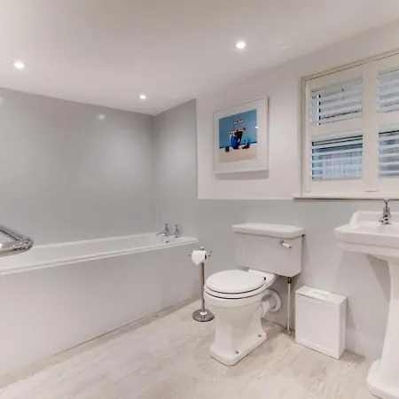 3 Bed In Oc-w957 * Whitby